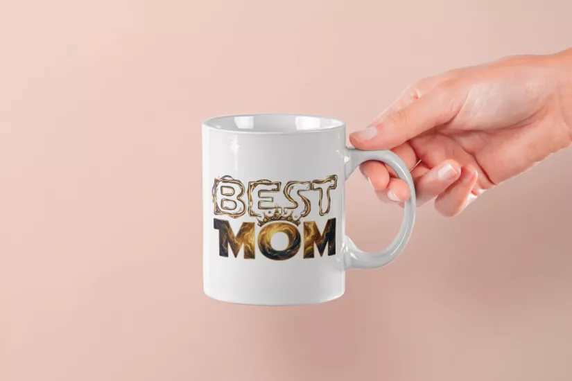 ’’Best Mom’’ Altın Yansımalı 3D Tipografik Tasarım Kupa